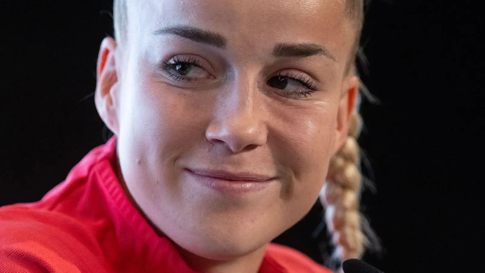 Wieder dabei: Kapitänin Giulia Gwinn. (Foto: Marius Becker/dpa)