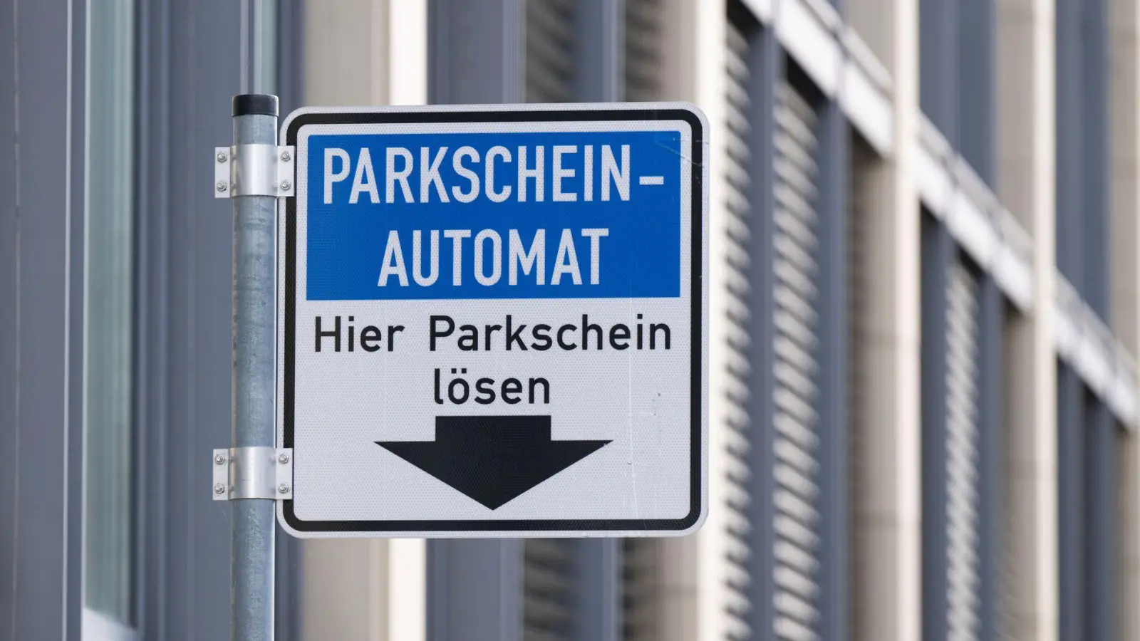 Nach dem wohl millionenschweren Diebstahl von Münzgeld aus Parkautomaten hat die Staatsanwaltschaft Kempten ein Ehepaar angeklagt. (Symbolbild) (Foto: Sebastian Kahnert/dpa)