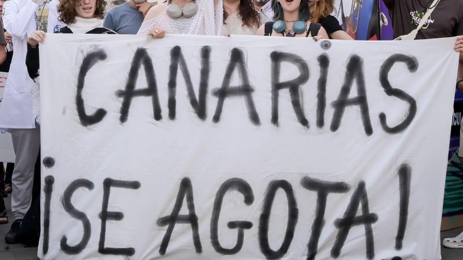 Canarias se agota - die Kanaren haben genug. (Foto: Europa Press Canarias/EUROPA PRESS/dpa)