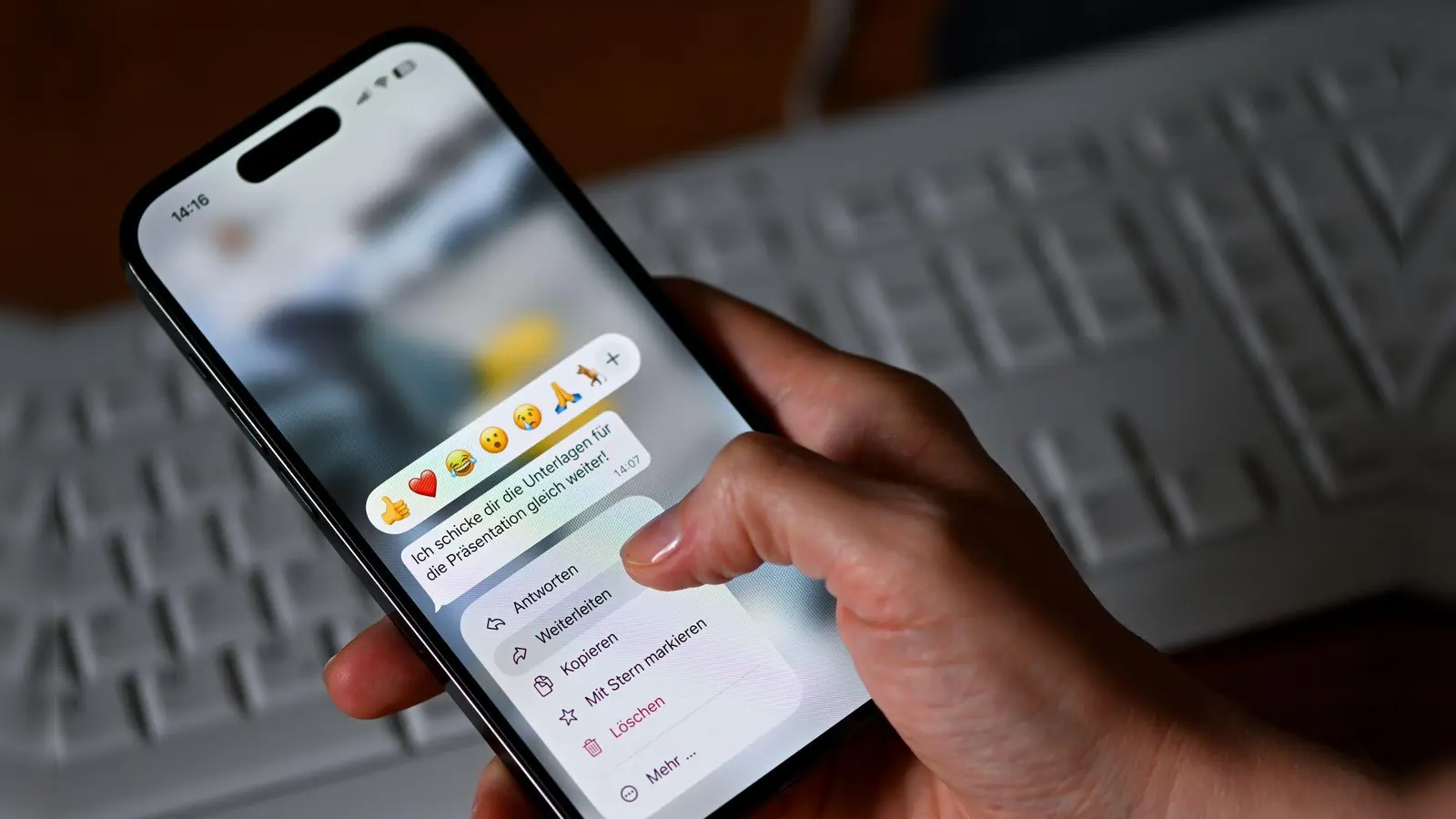 Verstößt das Weiterleiten privater Chat-Nachrichten gegen die Europäische Datenschutzgrundverordnung? (Symbolbild) (Foto: Sven Hoppe/dpa)