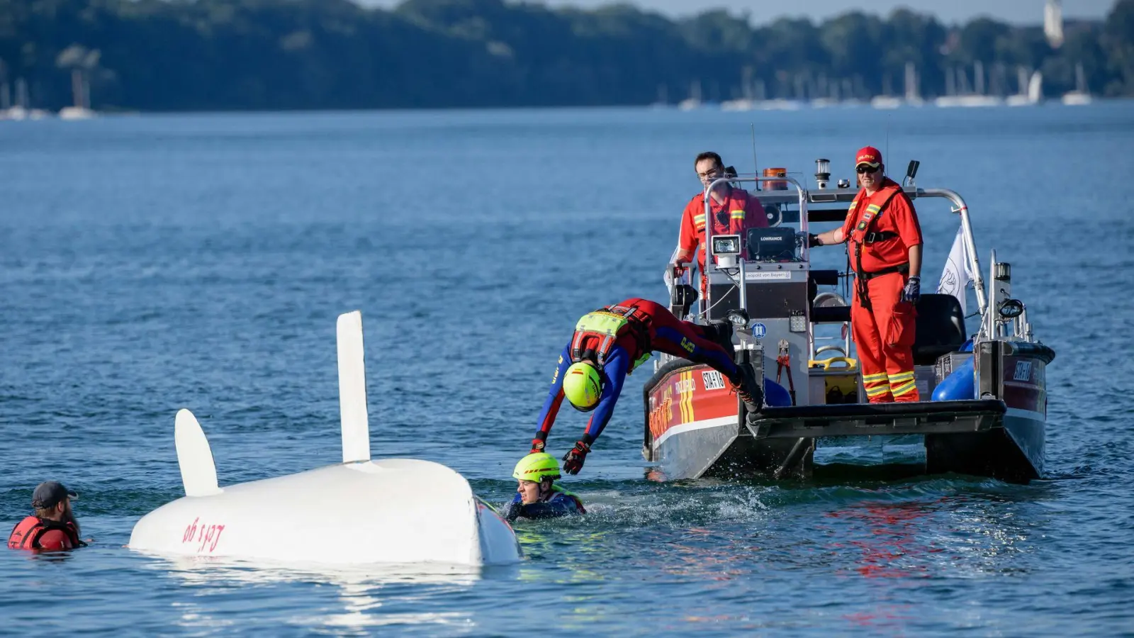 Gerade in Seen sind besonders viele Menschen in Bayern ertrunken - längst nicht alle beim Schwimmen. (Symbolbild) (Foto: Matthias Balk/dpa)