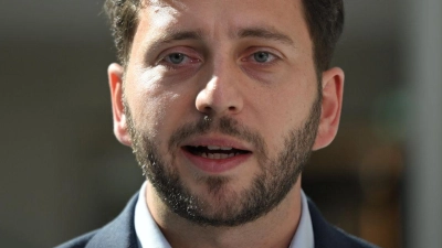 Grünen-Chef Felix Banaszak übte heftige Kritik. (Archivfoto) (Foto: Shireen Broszies/dpa)