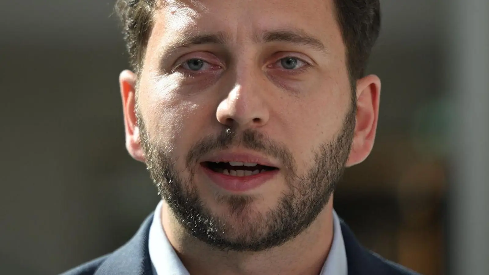 Grünen-Chef Felix Banaszak übte heftige Kritik. (Archivfoto) (Foto: Shireen Broszies/dpa)