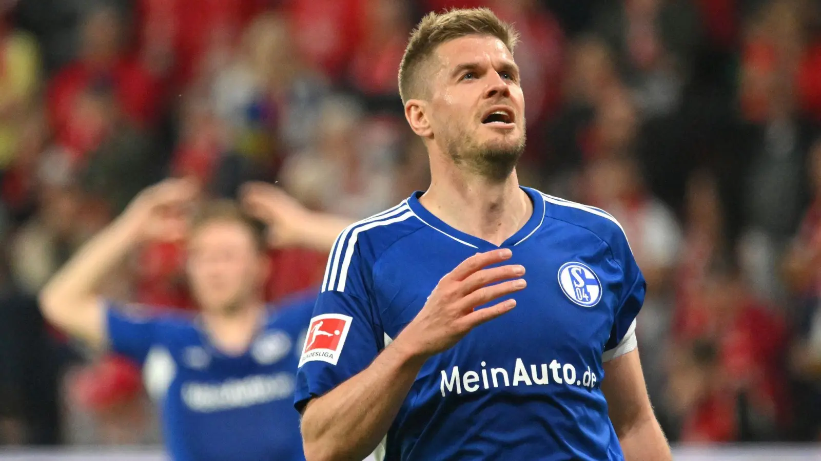 Hat seinen Vertrag nun doch nochmal verlängert: Schalkes Simon Terodde. (Foto: Torsten Silz/dpa)