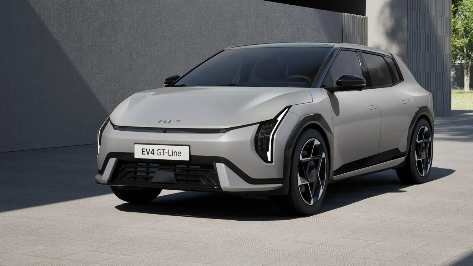 Neuer in der elektrischen Kompaktklasse: Kia schickt noch im Herbst den EV4 als Steilheck ins Rennen um die Käufergunst. (Foto: Kia/dpa-tmn)