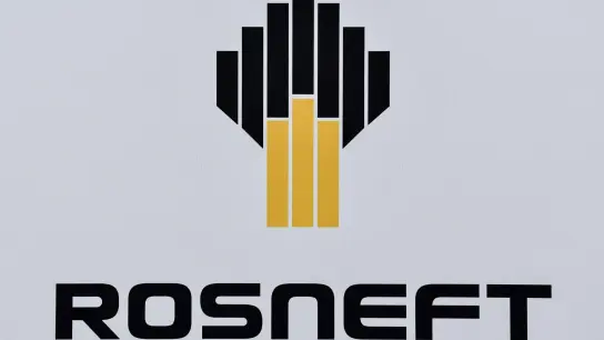 Im vorigen September wurden zwei deutsche Tochterfirmen des russischen Ölkonzerns Rosneft unter die Treuhandverwaltung durch die Bundesnetzagentur gestellt. (Foto: Patrick Pleul/dpa-Zentralbild/dpa)