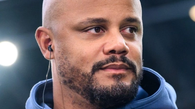 Bayern-Trainer Vincent Kompany wurde nach seinem Zusammenbruch in eine Klinik eingeliefert. (Archivbild) (Foto: Tom Weller/dpa)