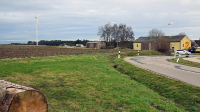 Die drei privaten Windräder an der Gemarkungsgrenze von Ansbach und Lichtenau sorgen bei den Bürgern für einigen Ärger wegen des Schattenwurfs. Südlich der A6 könnten weitere Rotoren in einem interkommunalen Windpark aufgestellt werden. Noch ist das Vorhaben ganz am Anfang. (Foto: Jim Albright)