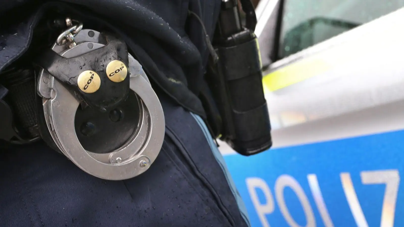 Der Mann ließ das Messer freiwillig fallen. (Symbolbild) (Foto: Karl-Josef Hildenbrand/dpa)