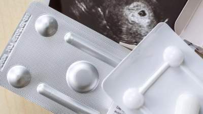 Zum ersten Mal wurde bei Schwangerschaftsabbrüchen das Medikament Mifegyne häufiger genutzt als die Absaugmethode. (Archivbild) (Foto: Hendrik Schmidt/dpa)