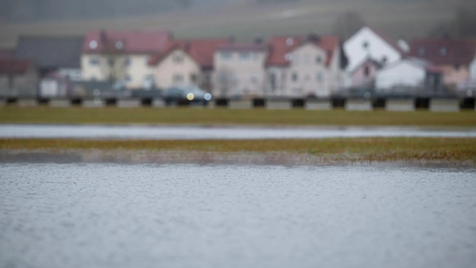 In Oberfranken wird es für manche Häuser kritisch. (Foto: Daniel Vogl/dpa)