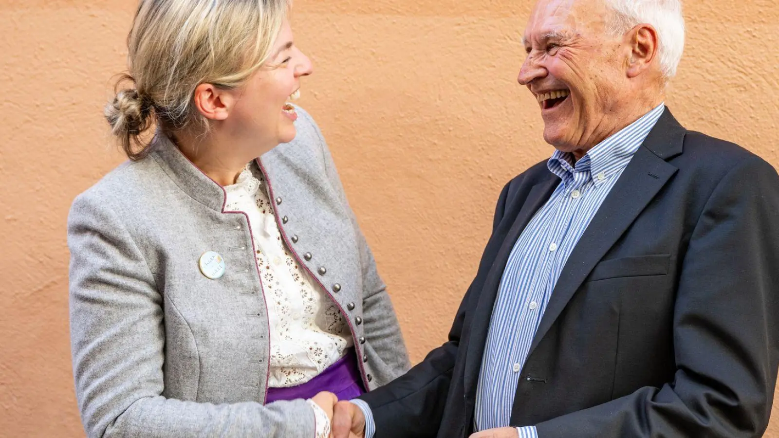 Der ehemalige CSU-Chef Erwin Huber kann sich künftig sehr wohl eine Koalition mit den Grünen vorstellen - im Gegensatz zur aktuellen Parteispitze um Markus Söder.  (Foto: Armin Weigel/dpa)
