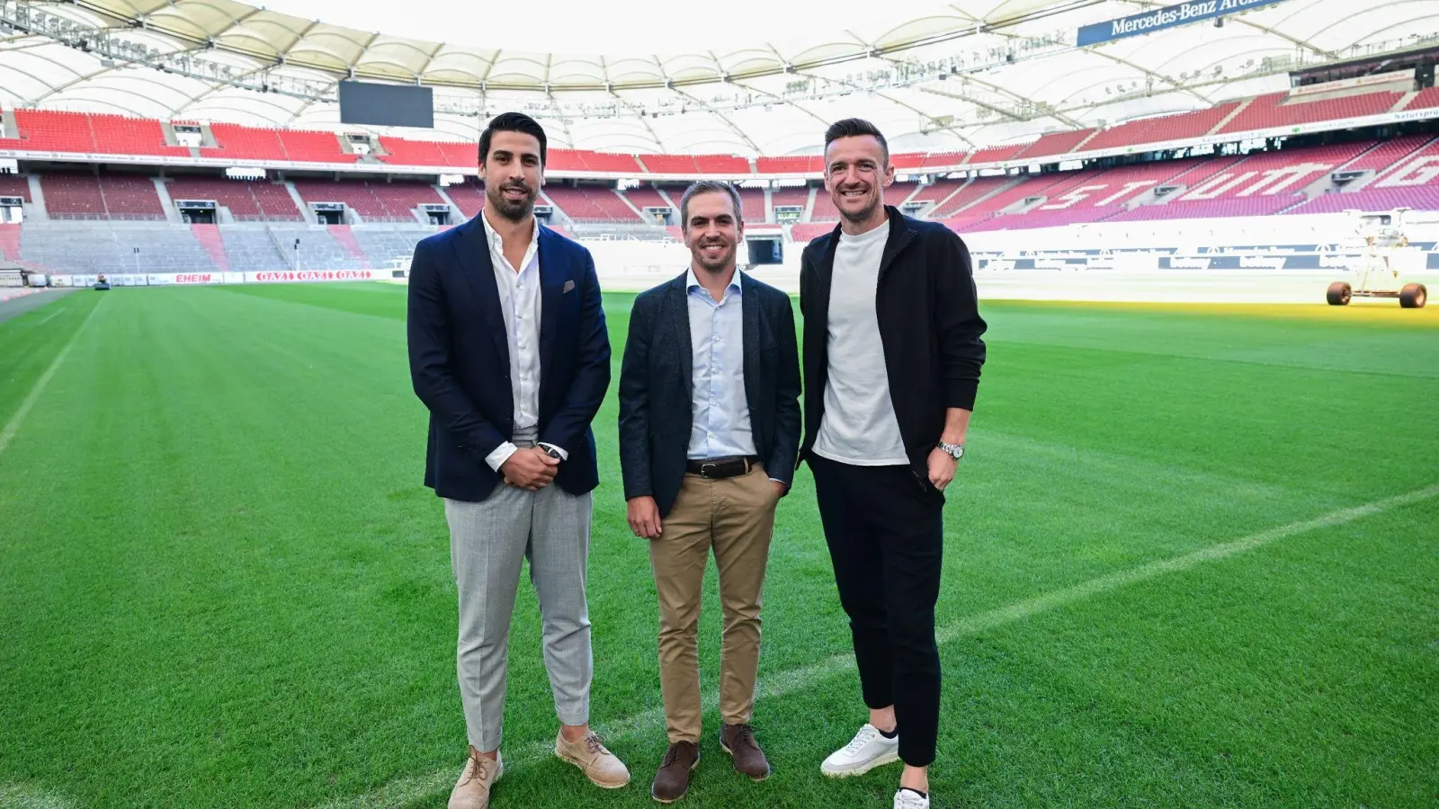 Sami Khedira (v.l.n.r.), Philipp Lahm und Christian Gentner verstärken die Vereinsführung des VfB Stuttgart. (Foto: Bernd Weißbrod/dpa)