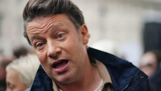 Der britische TV-Koch Jamie Oliver. (Foto: Dominic Lipinski/PA File/dpa)