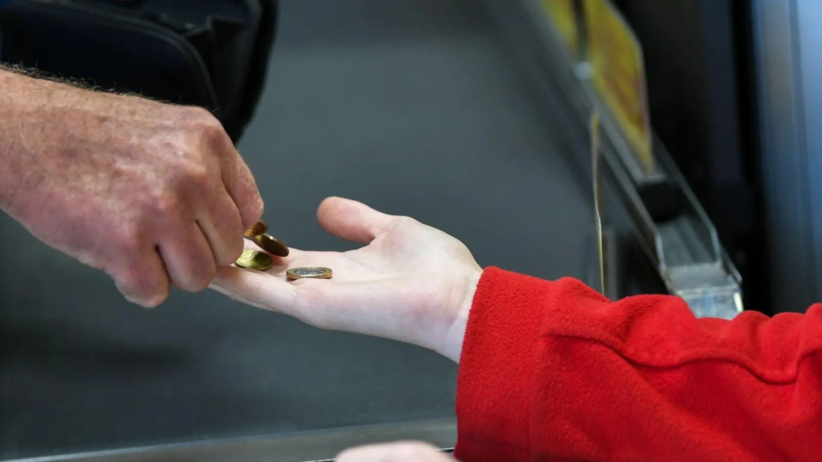 Die gesetzliche Kündigungsfrist gilt auch im Minijob. (Foto: Jens Kalaene/dpa-Zentralbild/dpa-tmn)