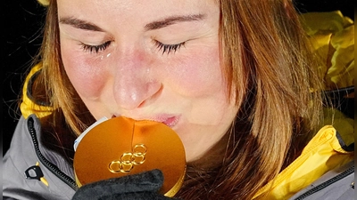 Drittes Gold für Deutschland - Julia Taubitz gewinnt im Rodeln (Foto: Michael Kappeler/dpa)