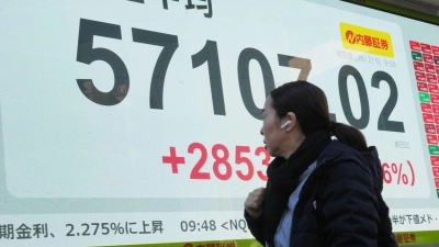 Japans Börse hatte in den vergangenen Tagen stark auf die Auswirkungen im Iran reagiert. (Archivbild) (Foto: Eugene Hoshiko/AP/dpa)