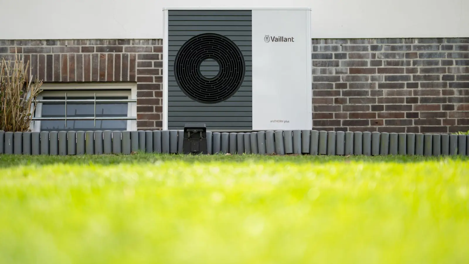 Die Absatzzahlen von Wärmepumpen sind im ersten Halbjahr gestiegen. (Foto: Daniel Reinhardt/dpa/dpa-tmn)