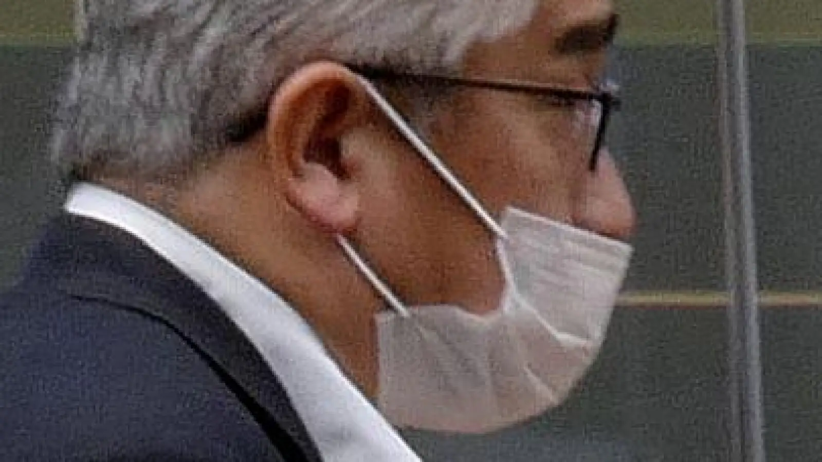 Der japanische Leitindex Nikkei 225 ist mit leichten Kursverlusten in die Handelswoche gestartet. (Archivbild) (Foto: Eugene Hoshiko/AP/dpa)