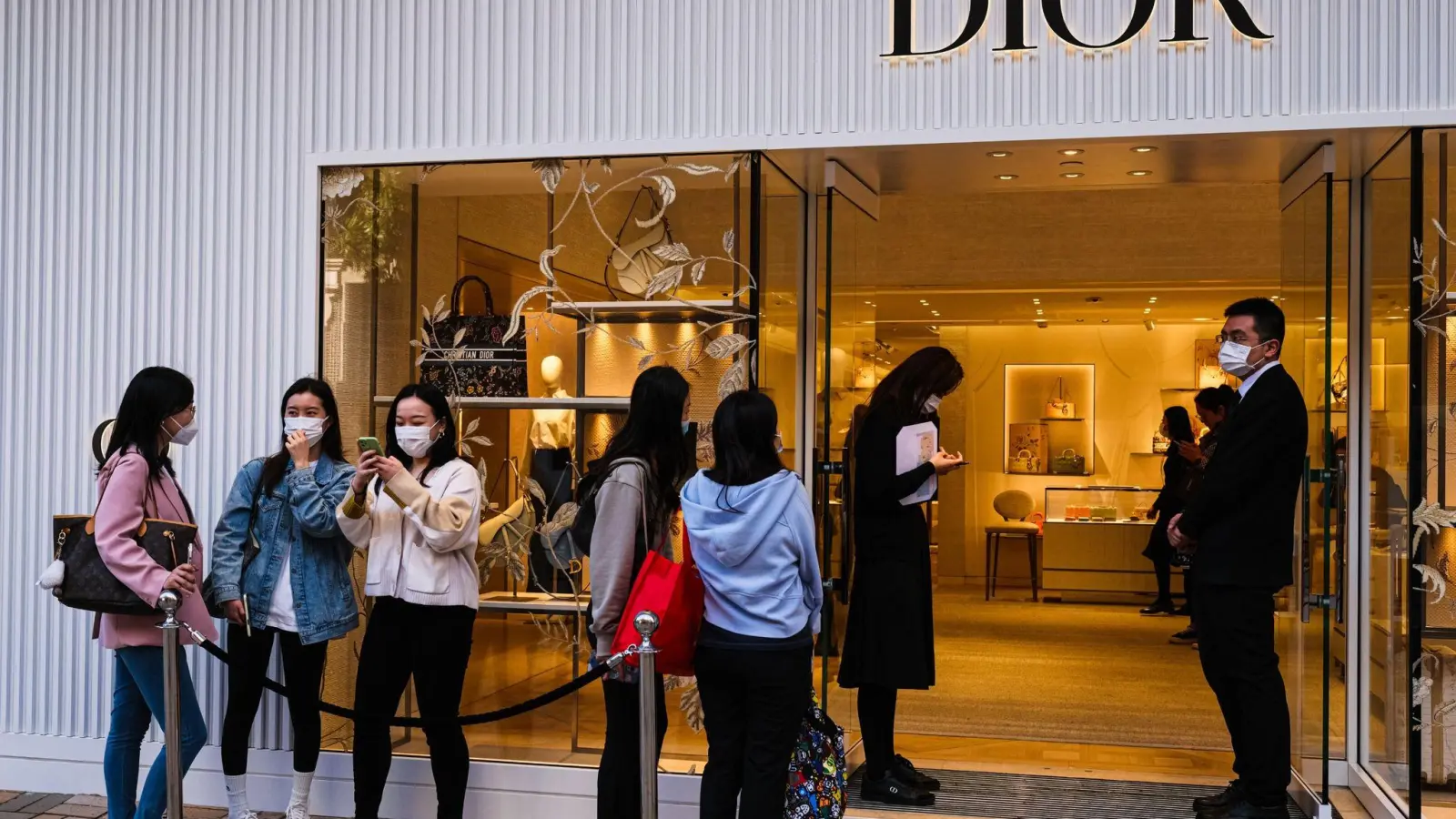 Geschäft der Luxusmodemarke „Dior“ im Einkaufsviertel Tsim Sha Tsui in Homgkong. (Foto: Keith Tsuji/ZUMA Press Wire/dpa)