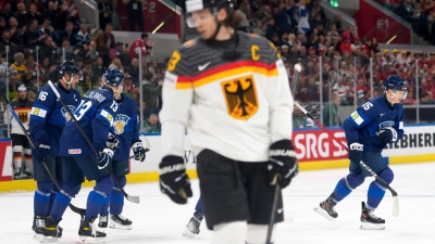 Kapitän Moritz Seider und die deutsche Mannschaft verlieren zum WM-Auftakt gegen Finnland. (Foto: Claudio Thoma/KEYSTONE/dpa)