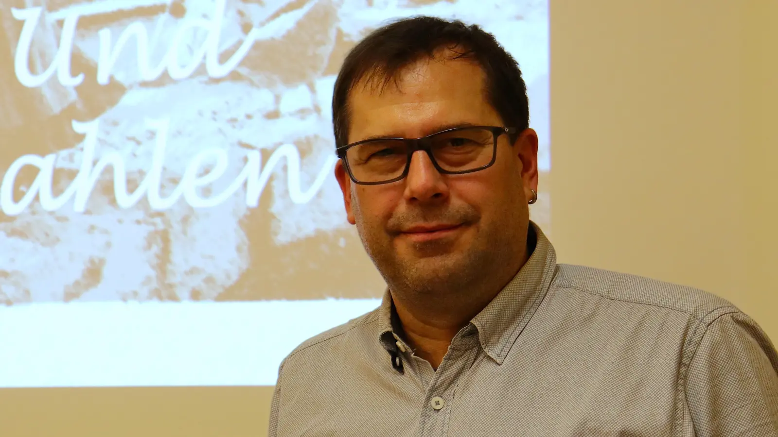 Stefan Bußinger nahm die Gemeinderätinnen und Gemeinderäte noch einmal mit durch das Jahr. (Foto: Antonia Müller)