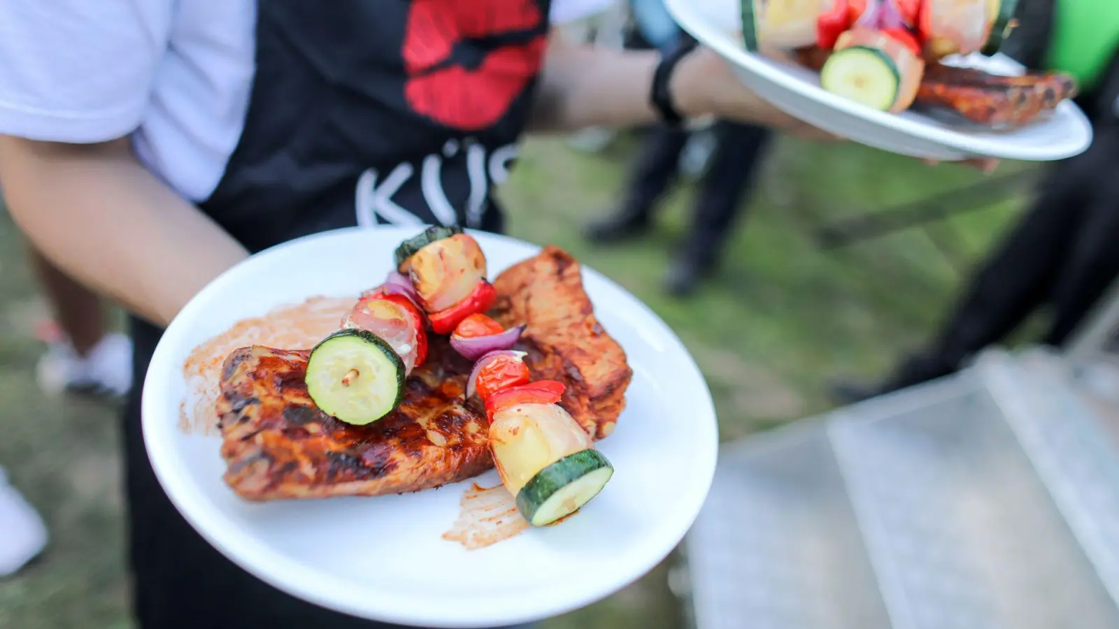 Studium, Ausbildung - oder erst mal jobben? Im besten Fall ergeben sich „wertvolle Impulse“ für die Berufswahl. Zum Dauerzustand sollte es aber nicht werden. (Foto: Jan Woitas/dpa/dpa-tmn)