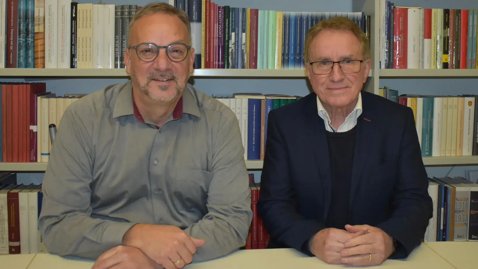 Christian Pöschl (links) und Günther Hammerl bedauern, dass die Emskirchener SPD bei der Kommunalwahl im nächsten Jahr keine Liste mehr anbieten kann. (Foto: Ute Niephaus)