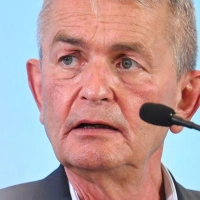 Bertram Brossardt sieht in der AfD eine Gefahr für die deutsche Wirtschaft. (Archivbild)  (Foto: Tobias Hase/dpa)