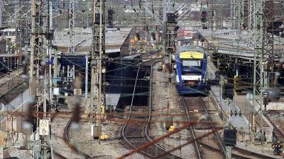 Der Augsburger Hauptbahnhof wurde abgesperrt. (Archivbild) (Foto: Karl-Josef Hildenbrand/dpa)