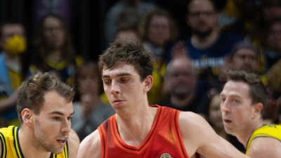 Justinian Jessup (M) war gegen Braunschweig bester Bayern-Werfer. (Archivbild) (Foto: Soeren Stache/dpa)
