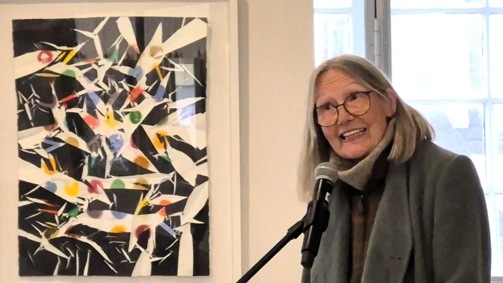 Luise Limburg führte als Vorsitzende des Künstlerbundes in das Werk und Leben von Herbert Janouschkowetz ein. (Foto: Margit Schwandt)