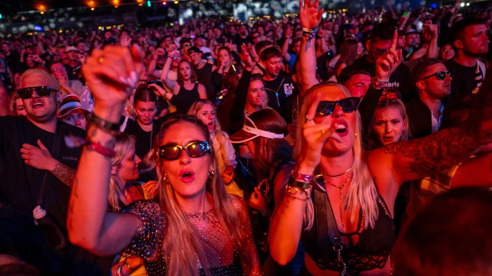 Beste Stimmung bei den Gästen im Jahr 2025: Auch im nächsten Jahr verspricht das nun zum Teil bereits veröffentlichte Line-up wieder Feierlaune. (Archivbild: Mirko Fryska)