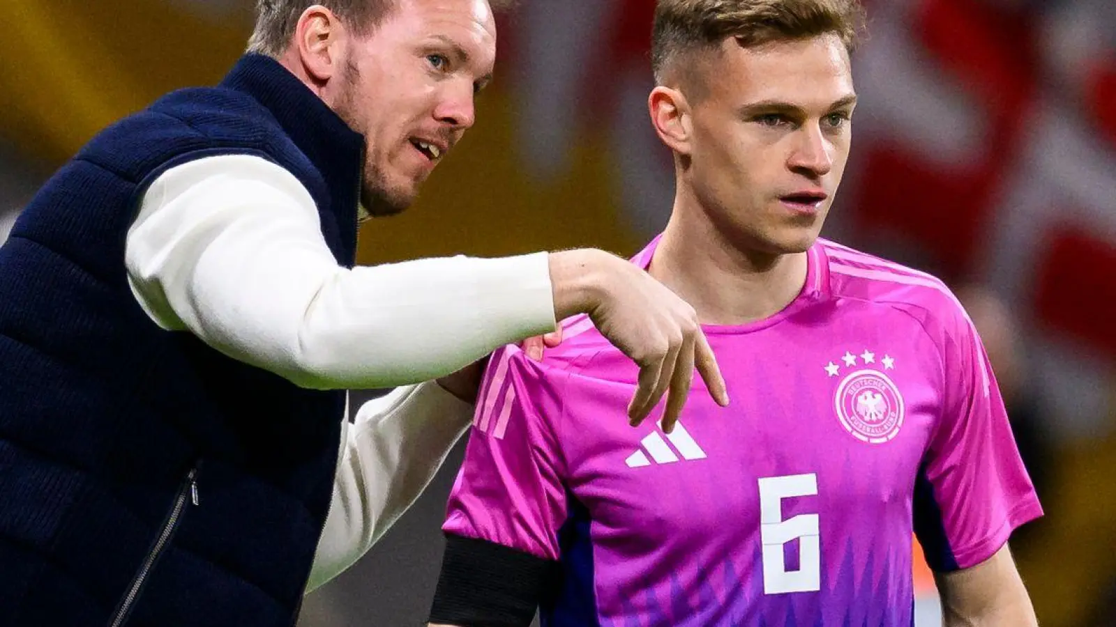 Der Bundestrsainer und sein Kapitän, Julian Nagelsmann (l) und Joshua Kimmich (r). (Archivbild) (Foto: Tom Weller/dpa)
