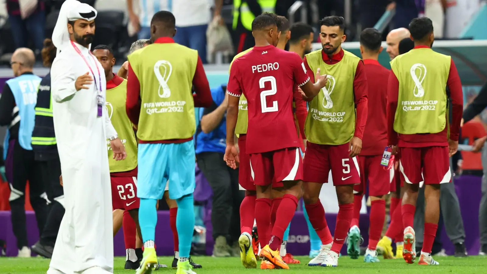 Die katarischen Spieler zeigten sich nach der Partie enttäuscht. (Foto: Tom Weller/dpa)