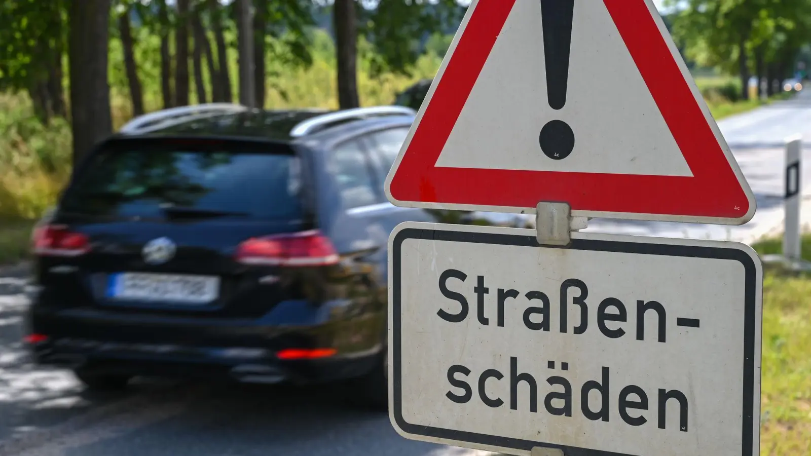 Tausende Kilometer Straßen und Schienen sind reparaturbedürftig. (Archivbild) (Foto: Patrick Pleul/dpa-Zentralbild/ZB)