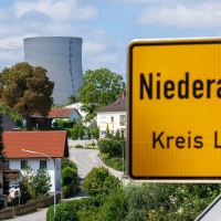 In der Gemeinde Niederaichbach soll ein Batteriegroßspeicher angesiedelt werden. (Archivbild) (Foto: Peter Kneffel/dpa)