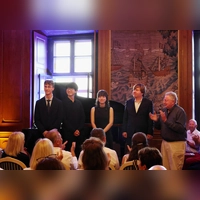 Die Mitwirkenden des Abschlusskonzertes und ihr Dozent (von links): Rune Leicht Lund, Deren Wang, IIldikó Rozsonits, Thomas Kelly und Howard Leslie beim Liszt-Festival 2026. (Foto: Thomas Wirth)