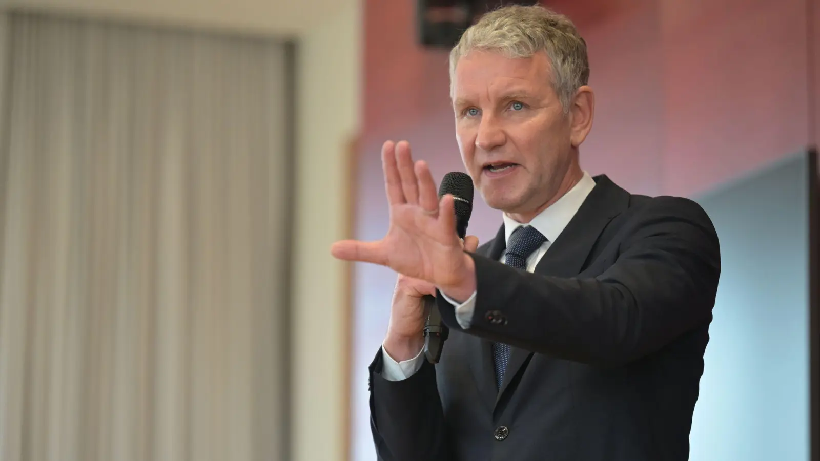Björn Höcke spricht auf einer Veranstaltung der AfD-Fraktion im bayerischen Landtag.  (Foto: Malin Wunderlich/dpa)