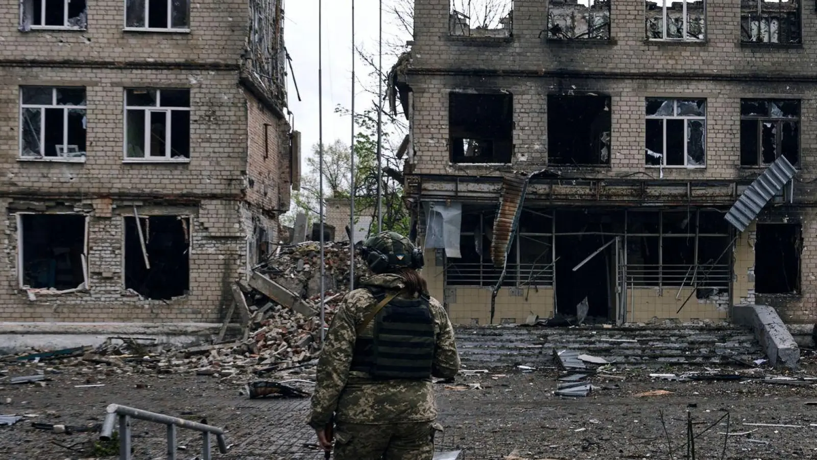 Der Abzug aus der monatelang umkämpften Stadt Awdijiwka ist für die ukrainische Armee ein weiterer Rückschlag in ihrem Abwehrkampf gegen Russland. (Foto: LIBKOS/AP/dpa)