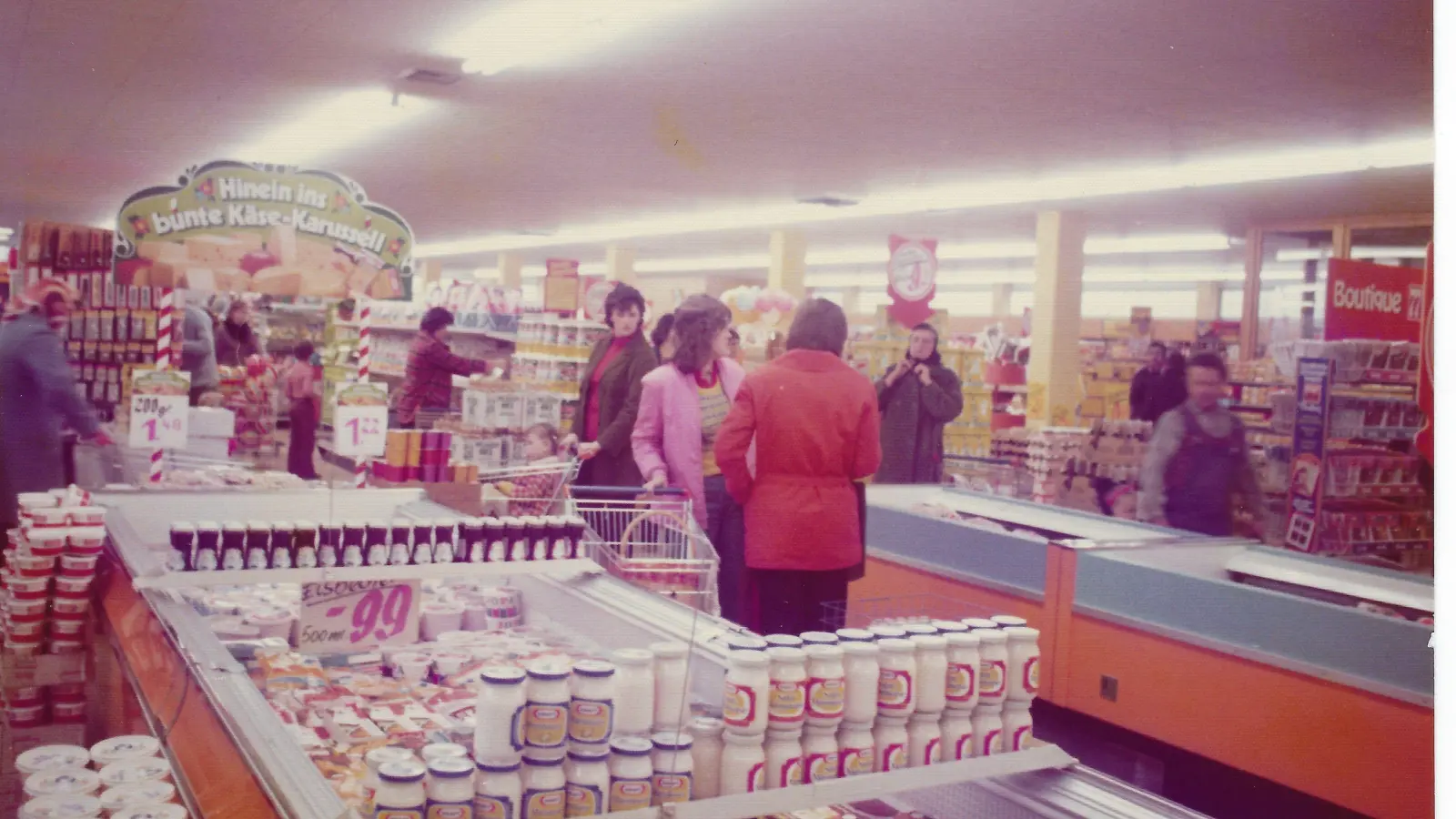 Andrang herrschte bei der Eröffnung des Supermarktes von Familie Fuchs in Bechhofen. Für viele war das ein neues Einkaufserlebnis. (Foto: privat)