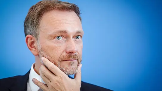 Bundesfinanzminister Christian Lindner (FDP) will den Grenzwert für den Höchstsatz der Einkommensteuer unverändert lassen. (Foto: Kay Nietfeld/dpa)