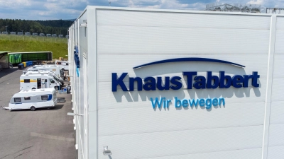 Der Caravan-Hersteller Knaus Tabbert hat bei Gewichtsangaben seiner Fahrzeuge geschummelt. (Archivbild) (Foto: Armin Weigel/dpa)