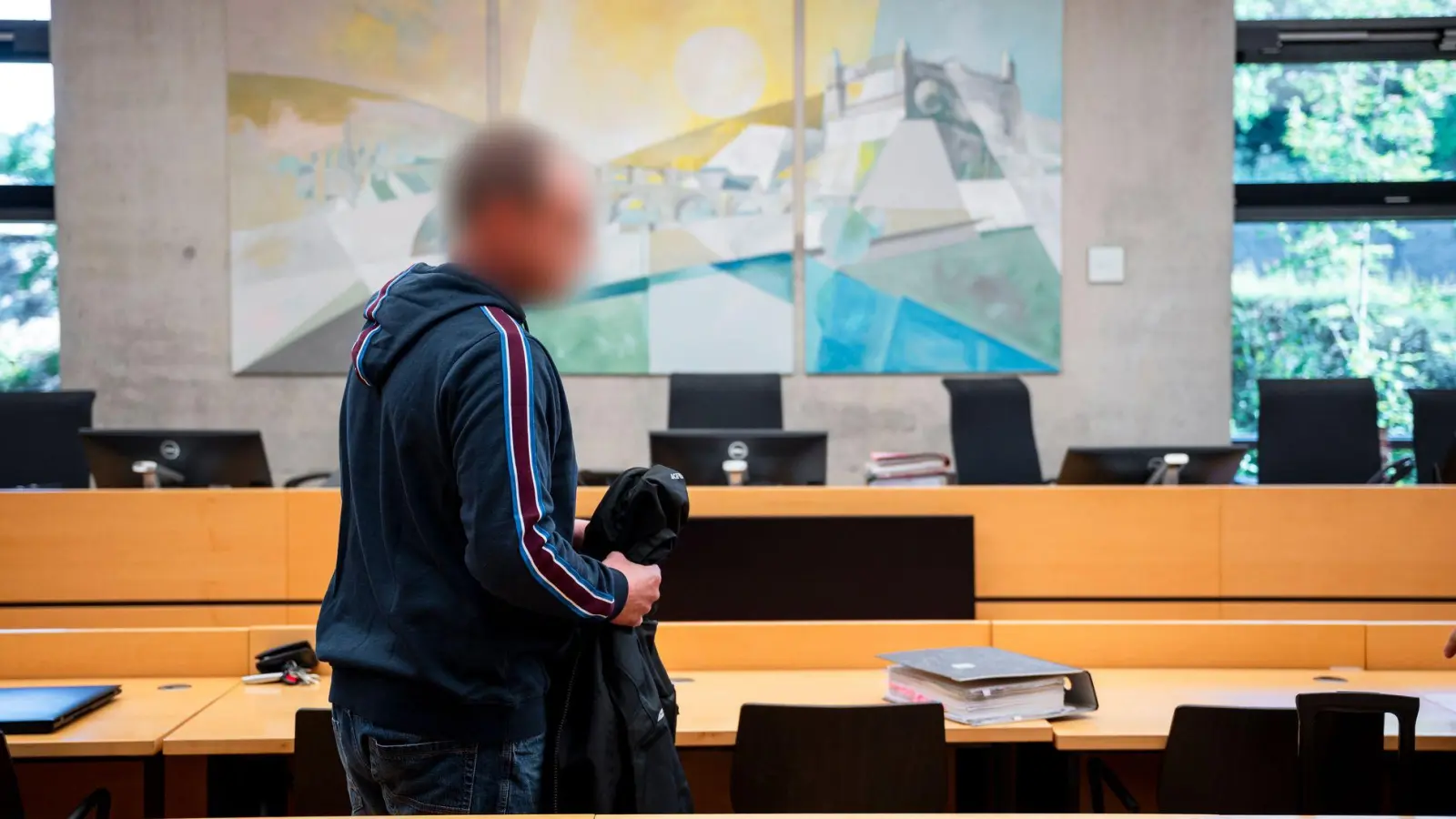 Mehr als 32 Jahre nach dem gewaltsamen Tod eines Mädchens in Unterfranken startet vor dem Landgericht Würzburg der Prozess gegen einen Mann, der zur Tatzeit 17 Jahre alt war. (Foto: Daniel Vogl/dpa)