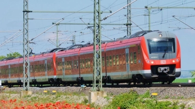 Der Regionalexpress des RE10 zwischen Würzburg und Nürnberg, hier bei Markt Einersheim, ist schon wieder von Zugausfällen betroffen (Foto: Johannes Hirschlach)