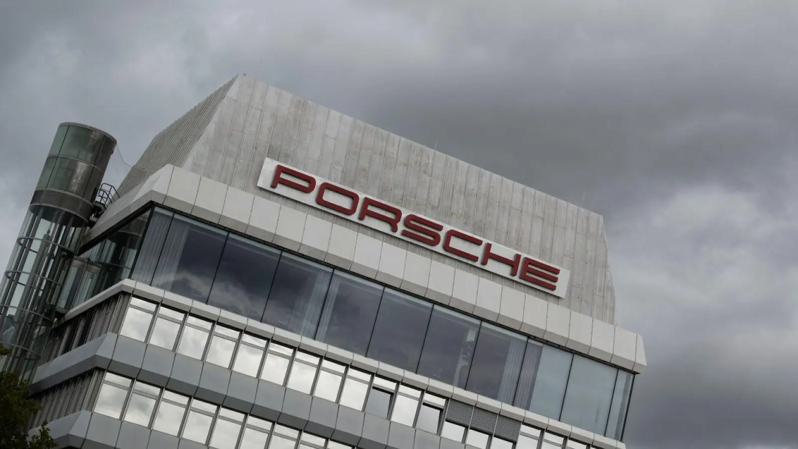 Porsche will drei Tochterfirmen nicht fortführen. (Archivbild) (Foto: Marijan Murat/dpa)