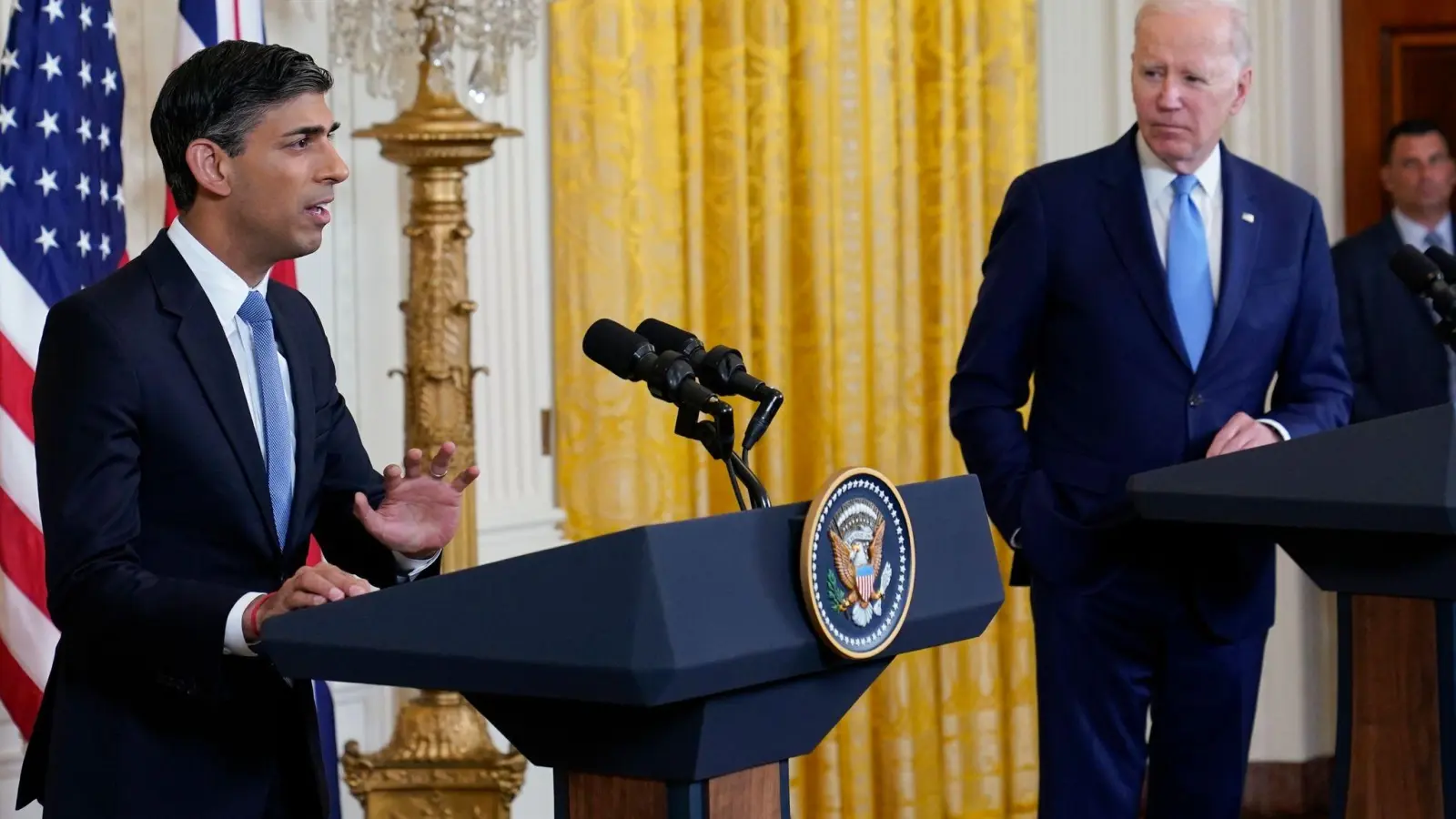 Großbritanniens Premierminister Rishi Sunak und US-Präsident Joe Biden geben eine Pressekonferenz im Weißen Haus. (Foto: Susan Walsh/AP/dpa)