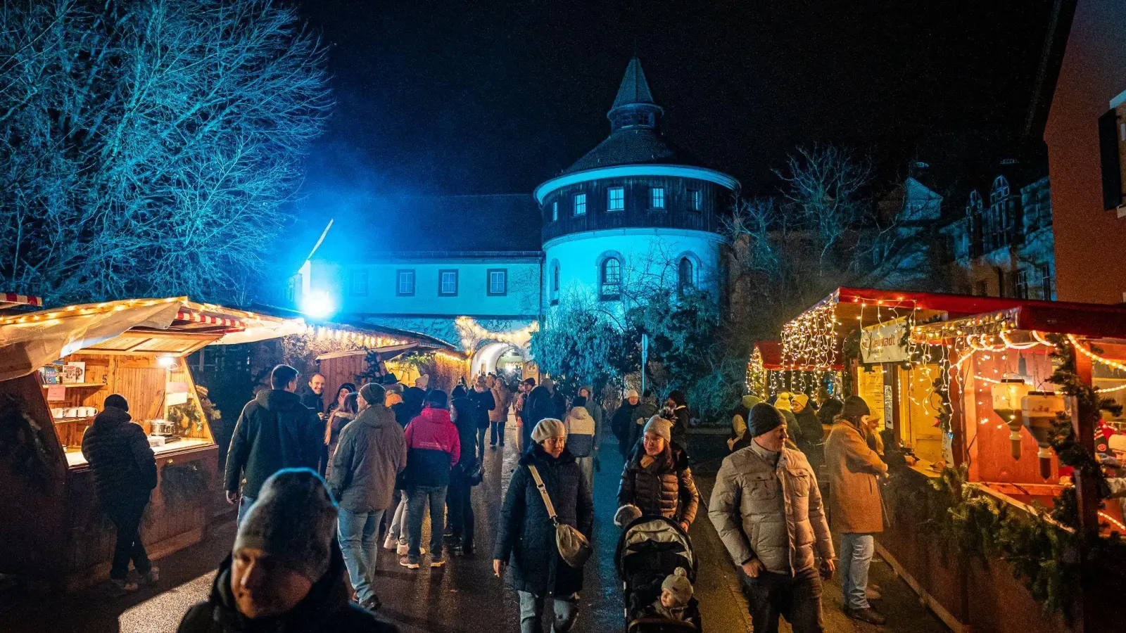 Der Weihnachtsmarkt in Neustadt/Aisch erstreckt sich über mehrere Straßen und Plätze der Altstadt. (Archivbild: Mirko Fryska)
