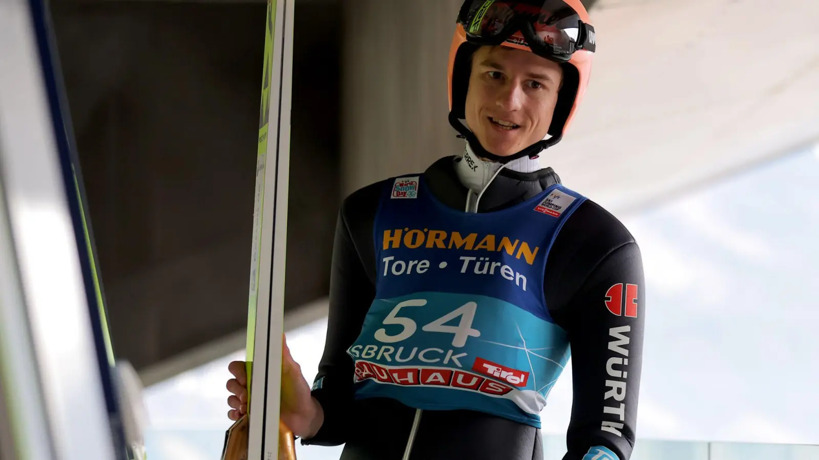 Skispringer Karl Geiger kehrt nach einer kurzen Wettkampfpause in den Weltcup zurück. (Foto: Daniel Karmann/dpa)