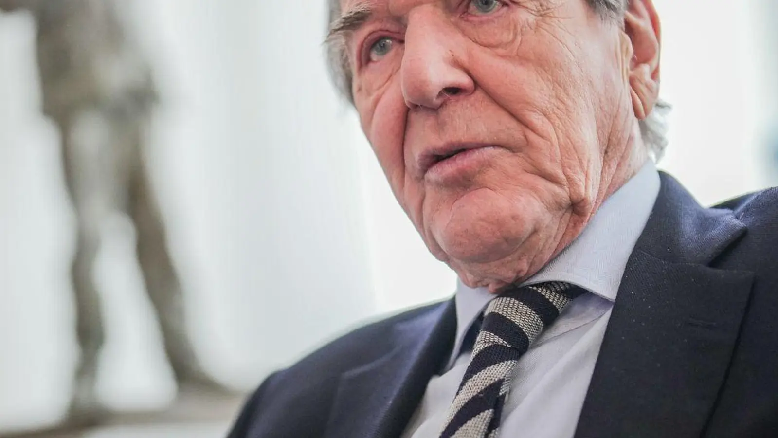 Er werde so lange Sozialdemokrat bleiben, wie man ihn lasse, so Gerhard Schröder. (Foto: Michael Kappeler/dpa)